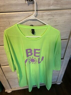 NWOT Women’s Sz 3XL Neon Green Short Sleeve Super Soft T-Shirt